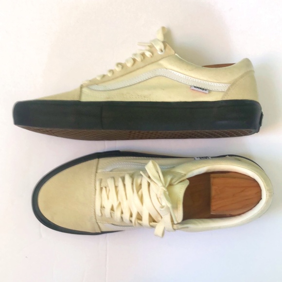 Cream Colored Suede/Canvas Old Skool Vans With Black Sole Size 12 - Picture 1 of 16